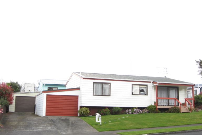 Photo of property in 2/34 Poplar Grove, Whalers Gate, New Plymouth, 4310