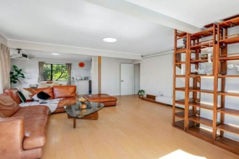 Photo of property in 14 Mallard Place, Unsworth Heights, Auckland, 0632