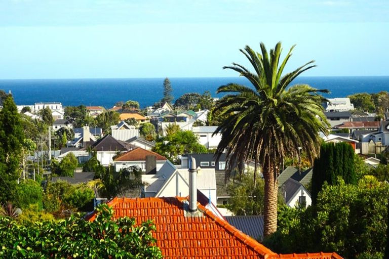 Photo of property in 9 Lismore Street, Strandon, New Plymouth, 4312