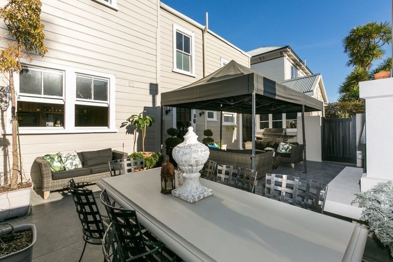 Photo of property in 2 Seaview Terrace, Bluff Hill, Napier, 4110