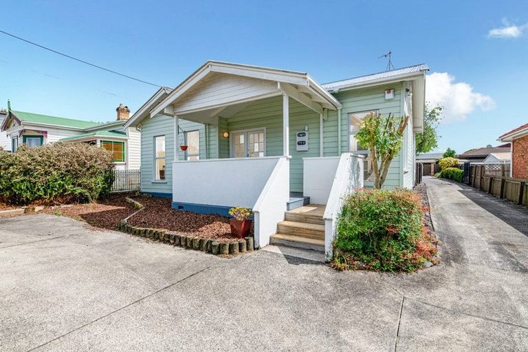 Photo of property in 71 Hutchinson Avenue, New Lynn, Auckland, 0600