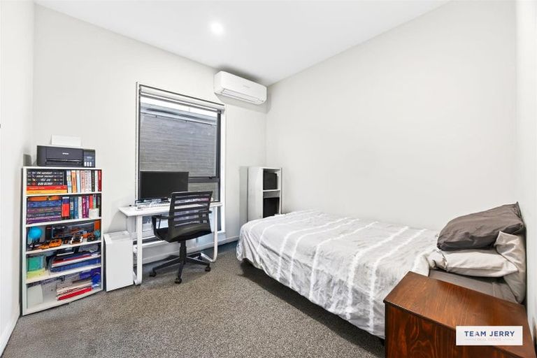 Photo of property in 15 Te Aparangi Road, Papakura, 2110