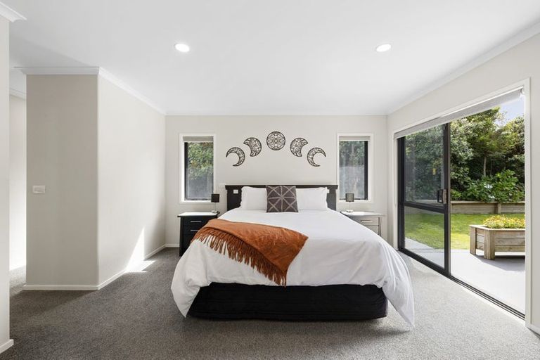 Photo of property in 12 Anderson Way, Highlands Park, New Plymouth, 4312