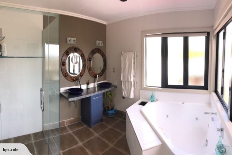 Photo of property in 102 Merriman Place, Pyes Pa, Tauranga, 3112