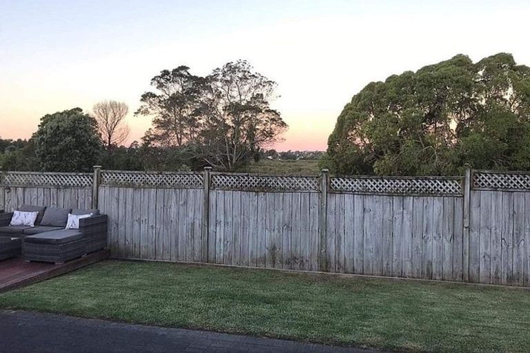 Photo of property in 50 Stranraer Crescent, Wattle Downs, Auckland, 2103