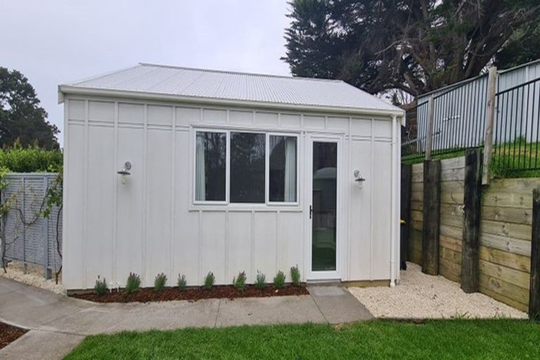 Photo of property in 23 Hobbs Road, Matakatia, Whangaparaoa, 0930