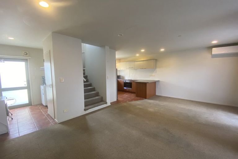 Photo of property in 5 Mt Lebanon Lane, Henderson, Auckland, 0612