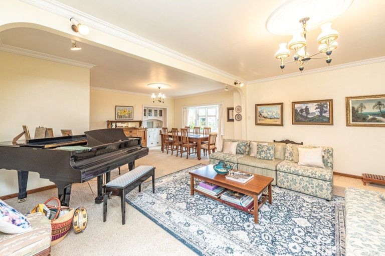 Photo of property in 15 Selwyn Crescent, College Estate, Whanganui, 4500