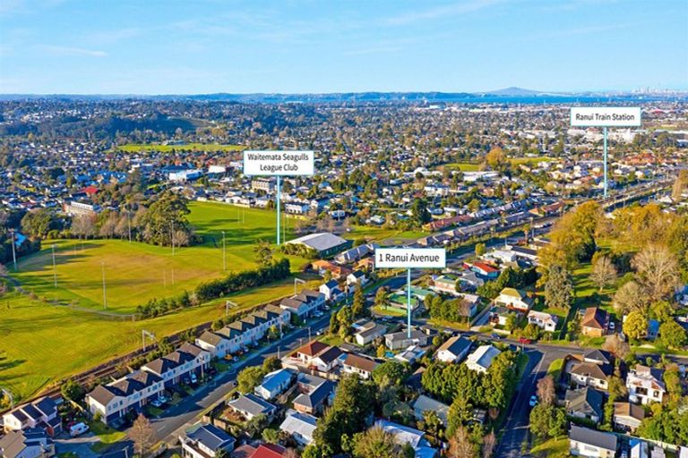 Photo of property in 1 Ranui Avenue, Ranui, Auckland, 0612