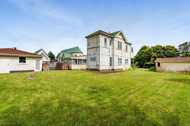 Photo of property in 3 Carrington Street, New Plymouth, 4310