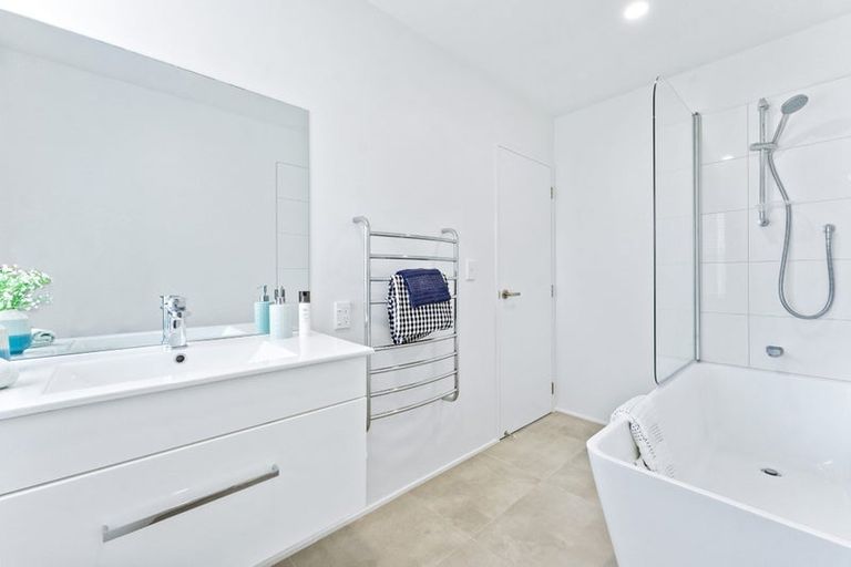 Photo of property in 2/7 Seine Road, Forrest Hill, Auckland, 0620