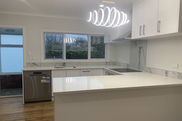 Photo of property in 2/300 Lake Road, Hauraki, Auckland, 0622