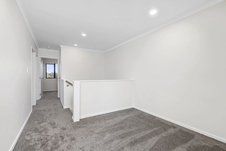 Photo of property in 10a Neilon Place, Northcross, Auckland, 0632