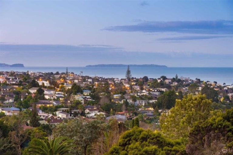 Photo of property in 1/293 East Coast Road, Mairangi Bay, Auckland, 0630