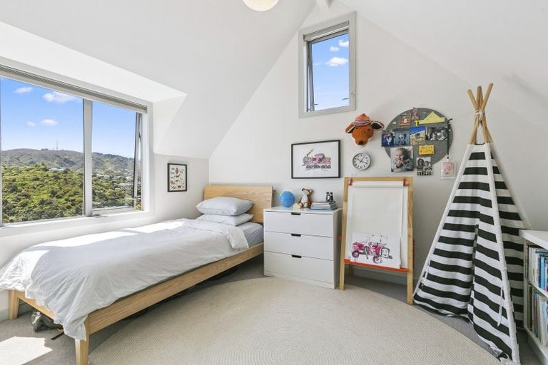 Photo of property in 12a Cavalry Close, Crofton Downs, Wellington, 6035