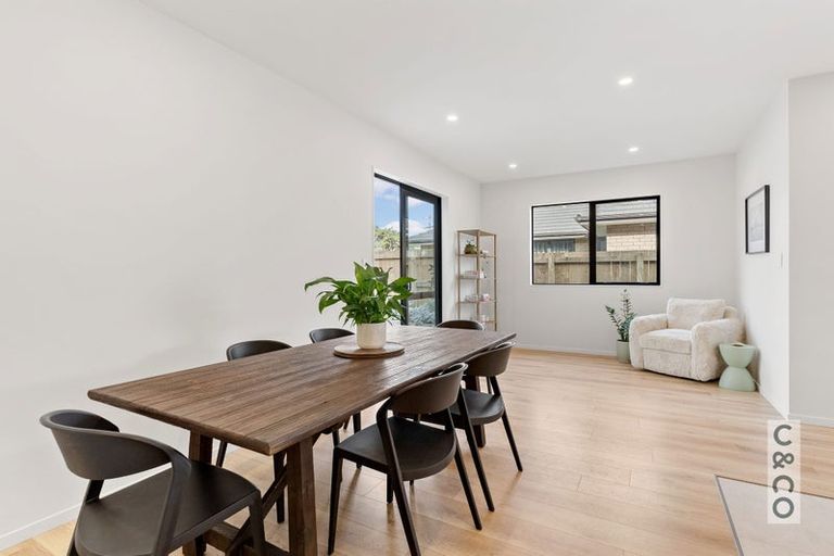 Photo of property in 12 Paihere Street, Huapai, Kumeu, 0810