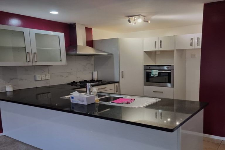 Photo of property in 2/202 Massey Road, Mangere East, Auckland, 2024