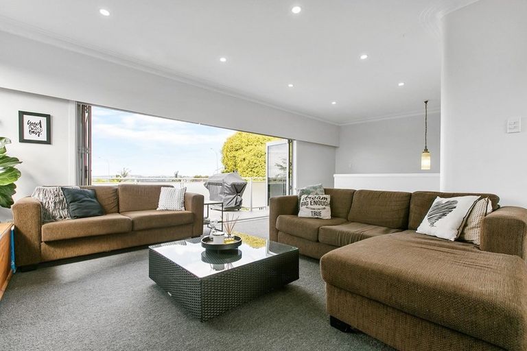 Photo of property in 2 Glenmore Road, Sunnyhills, Auckland, 2010