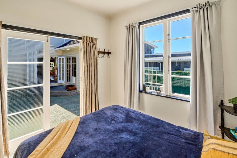 Photo of property in 135 Seaview Road, Paraparaumu Beach, Paraparaumu, 5032