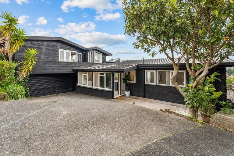 Photo of property in 73 Roberts Road, Matakatia, Whangaparaoa, 0930