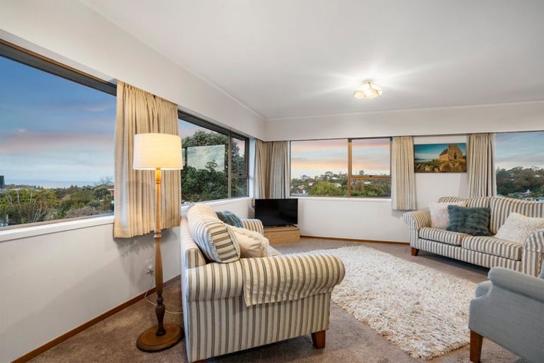 Photo of property in 8 Helvetia Drive, Browns Bay, Auckland, 0630