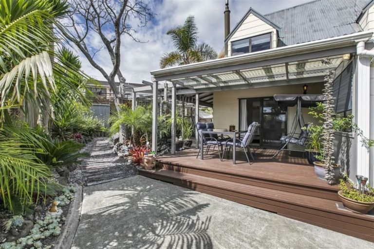 Photo of property in 158 Luckens Road, West Harbour, Auckland, 0618