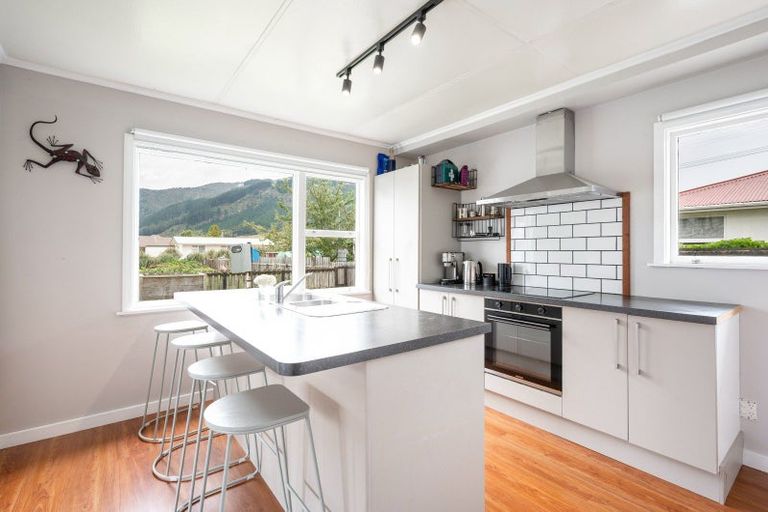 Photo of property in 121 Fairfax Street, Murchison, 7007