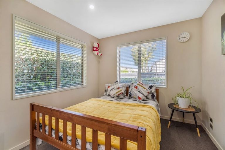 Photo of property in 31 Factory Road, Belfast, Christchurch, 8051