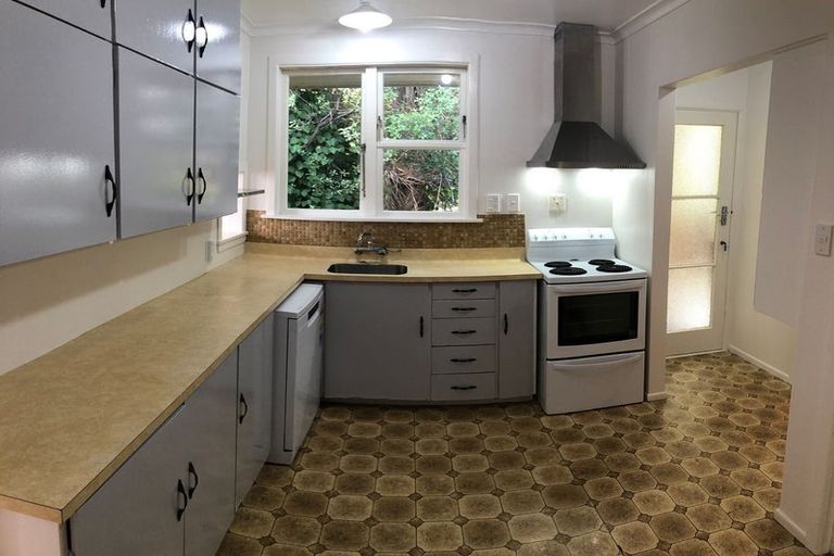 Photo of property in 2/54 Kings Crescent, Hutt Central, Lower Hutt, 5010