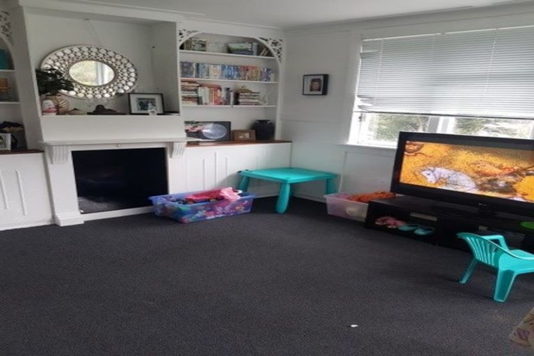 Photo of property in 21 Gloucester Street, Cannons Creek, Porirua, 5024