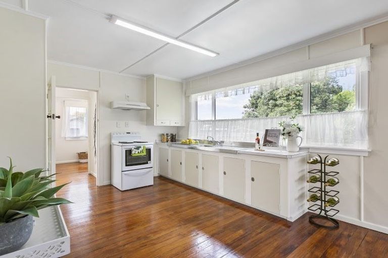 Photo of property in 110 Queen Street, Waiuku, 2123