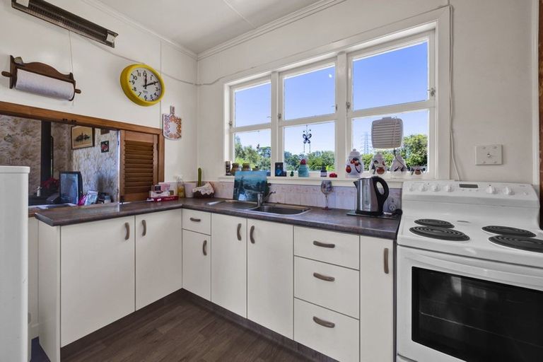 Photo of property in 24 Tarahua Road, Vogeltown, New Plymouth, 4310