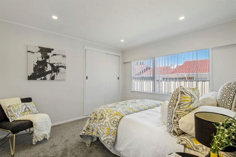 Photo of property in 1/12 Keldale Place, Forrest Hill, Auckland, 0620