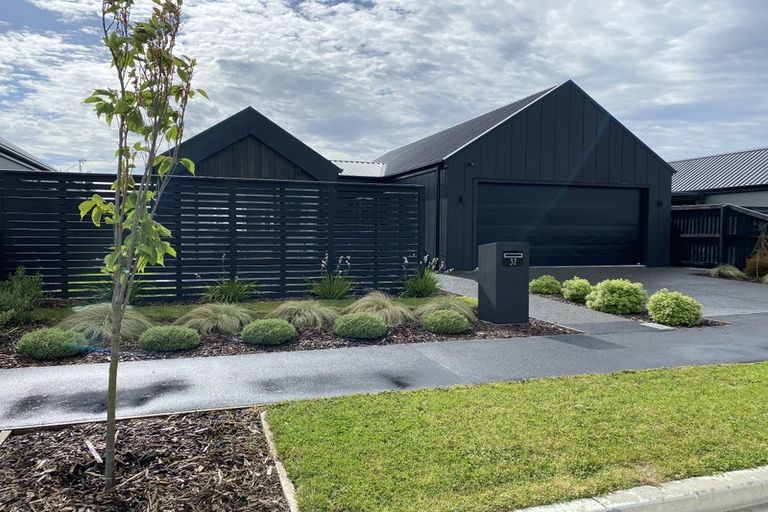 Photo of property in 32 Kiekie Road, Casebrook, 8051