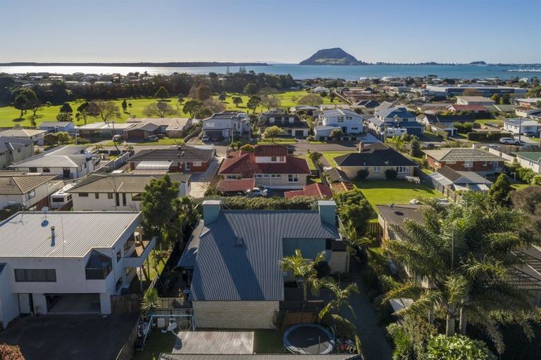 Photo of property in 28 Seaview Road, Otumoetai, Tauranga, 3110