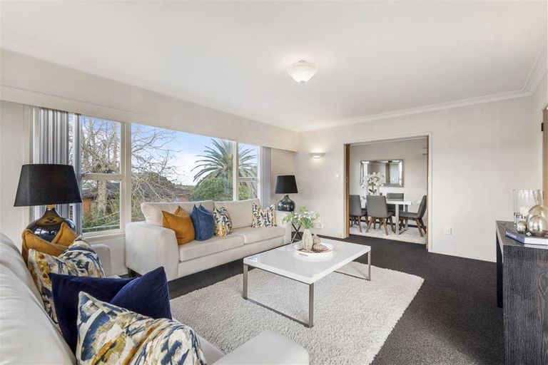 Photo of property in 225 Forrest Hill Road, Forrest Hill, Auckland, 0620