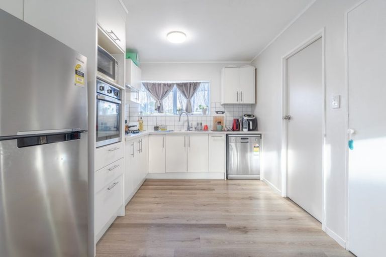 Photo of property in 2/17b Lavelle Road, Henderson, Auckland, 0612