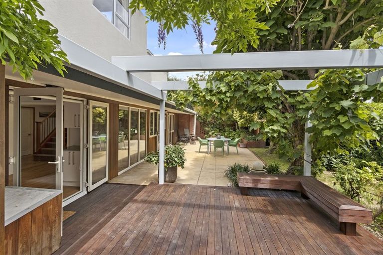 Photo of property in 7 Sawtell Place, Northcote, Christchurch, 8052