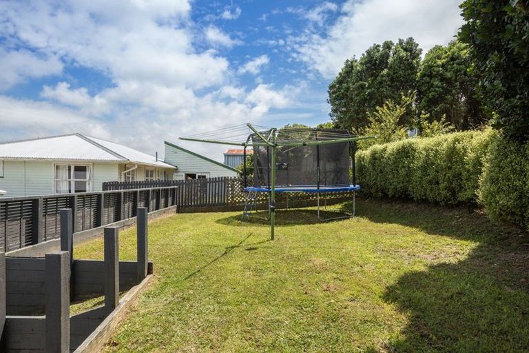 Photo of property in 14 Lynda Avenue, Paparangi, Wellington, 6037