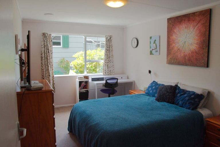 Photo of property in 2/40 Salford Street, Newlands, Wellington, 6037