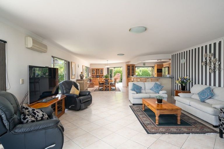 Photo of property in 166 Lake Terrace, Hilltop, Taupo, 3330