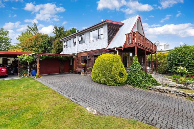 Photo of property in 6 Sequoia Place, Kelvin Heights, Queenstown, 9300