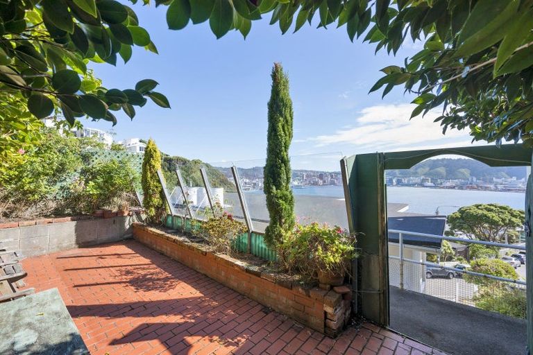 Photo of property in 4 Maida Vale Road, Roseneath, Wellington, 6011
