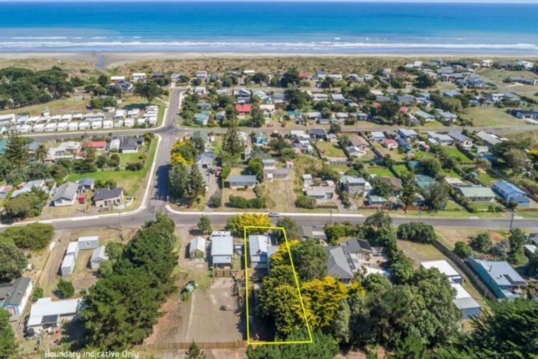 Photo of property in 164 Kahukura Avenue, Waitarere Beach, Levin, 5510