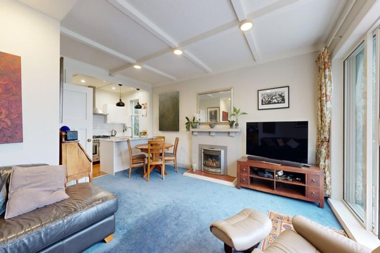 Photo of property in 55 Palliser Road, Roseneath, Wellington, 6011