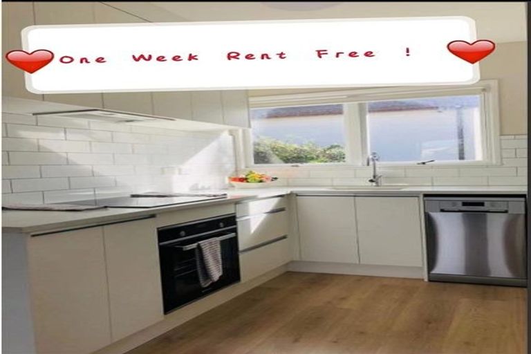 Photo of property in 10/11 Tawera Road, Greenlane, Auckland, 1051