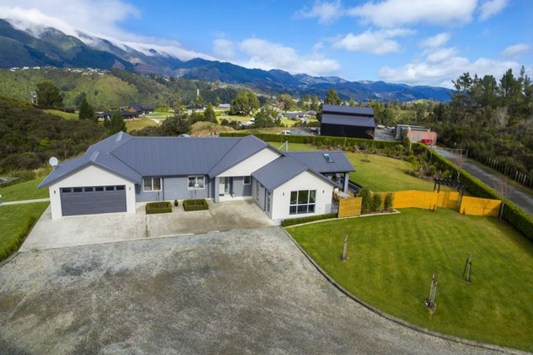 Photo of property in 33a Kenneth Gillies Way, Birchville, Upper Hutt, 5372
