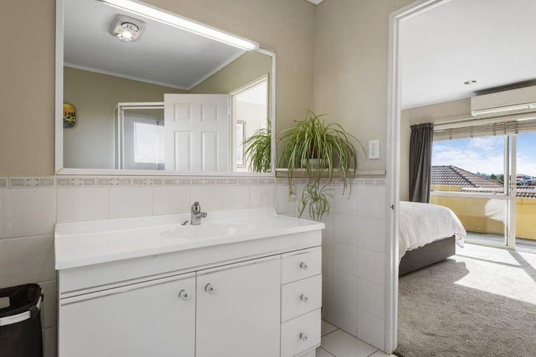 Photo of property in 1/31 Taroka Close, Pinehill, Auckland, 0632