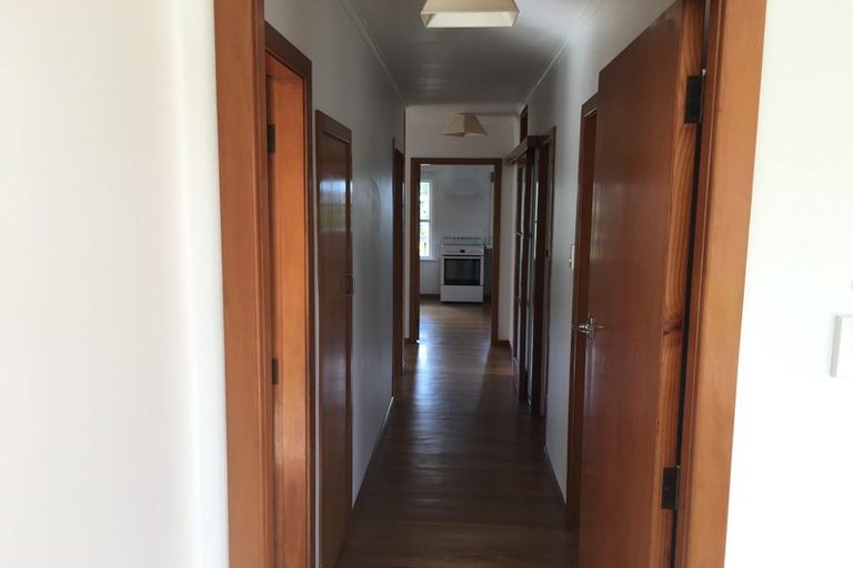 Photo of property in 12 Barker Rise, Northcross, Auckland, 0632