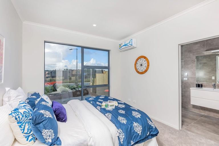 Photo of property in 1 Vintry Drive, Kumeu, 0810